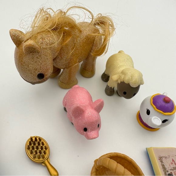 Disney Animators Littles Belle and Mini Figurine Set - 9 Pieces - Picture 3 of 6